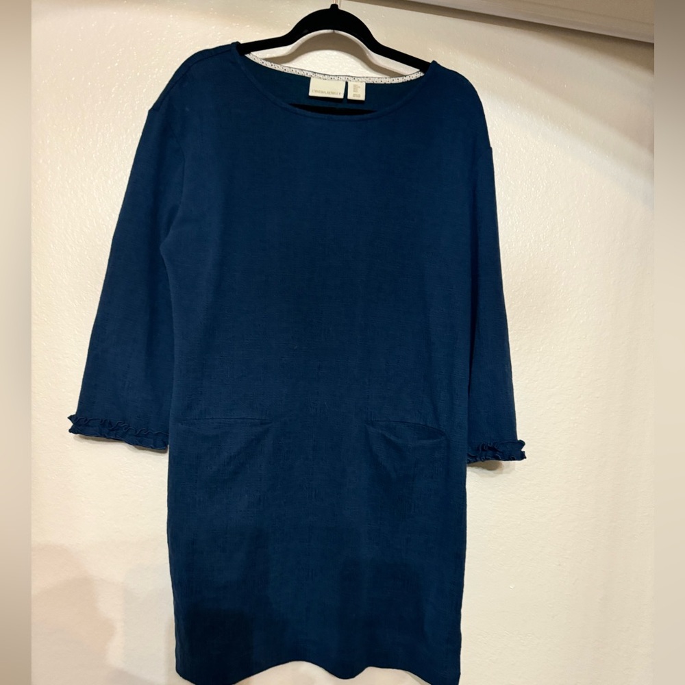Cynthia Rowley - NWOT blue sheath mod dress with pockets. 3/4 sleeve. Size L.